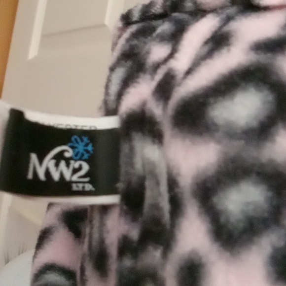 Pink leopard fleece hat - Picture 2 of 3